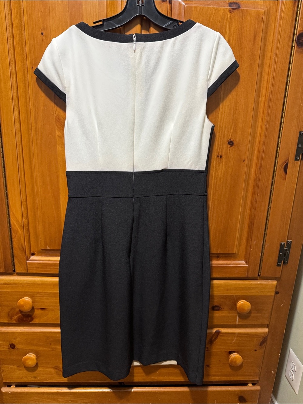 Sandra Darren Black, White & Beige Colorblock Dress - Picture 3 of 7